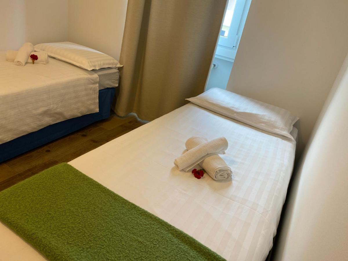 Casa Carolina: King Size Bed Across From Golden Beach Desenzano del Garda Zewnętrze zdjęcie