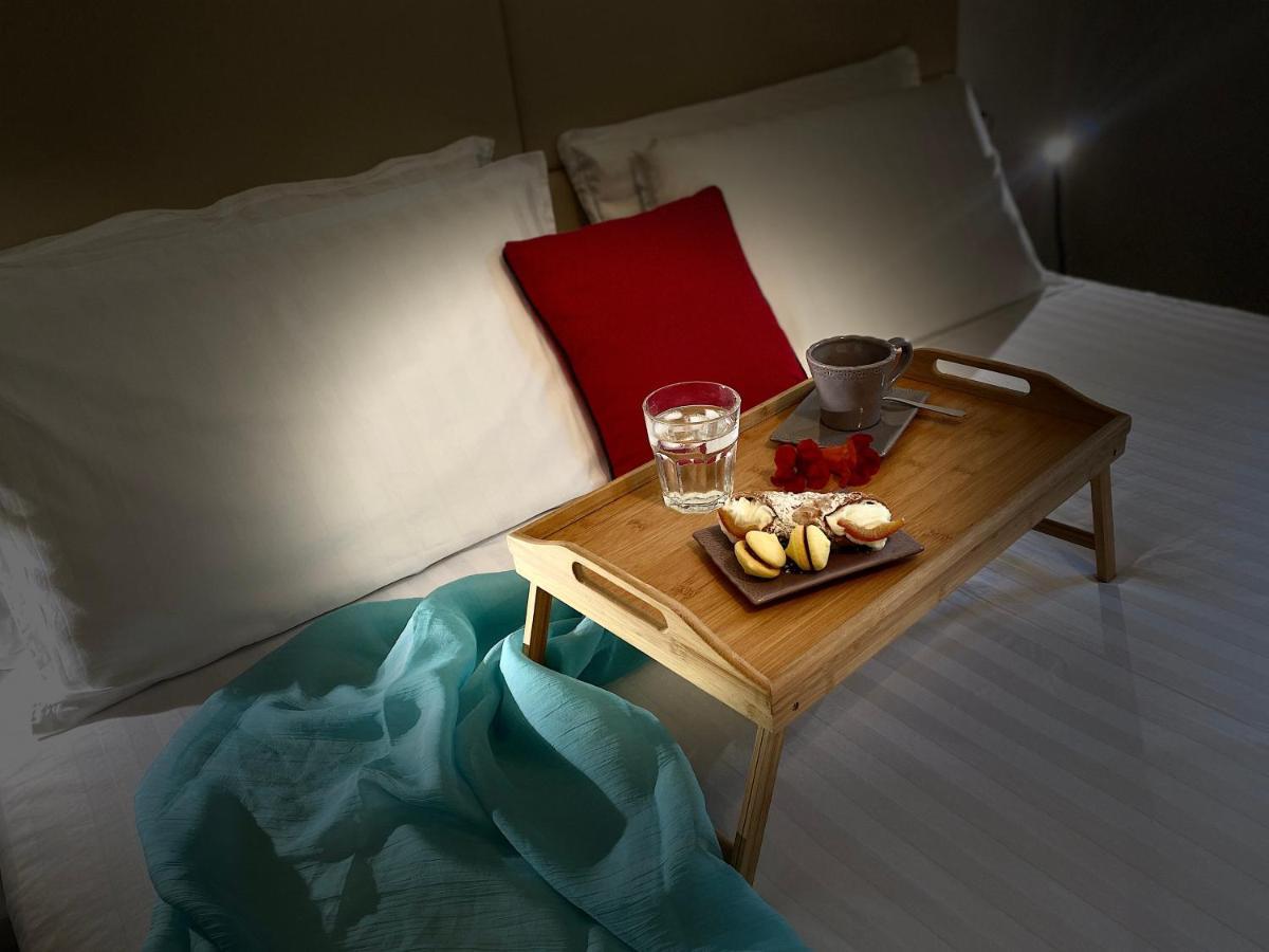 Casa Carolina: King Size Bed Across From Golden Beach Desenzano del Garda Zewnętrze zdjęcie